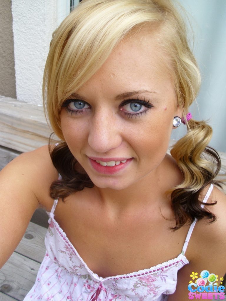 Naive Chick Takes A Nasty Deepthroat Facefuck